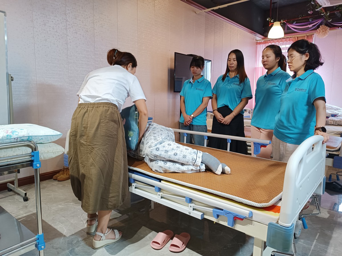 资深护理师揭秘广东省靠谱学习培训养老护理员成功案例！